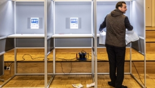 Hollanda'da halk genel seçimler için sandık başında