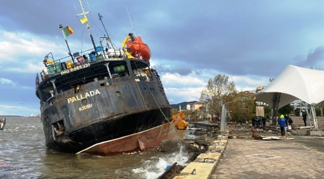 Karaya oturan geminin kurtarılan mürettebatı kalp krizinden öldü