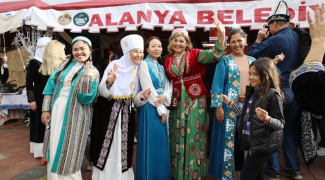 13. ALANYA ULUSLARARASI YENİ YIL PAZARI REKOR KATILIMLA GERÇEKLEŞTİRİLDİ