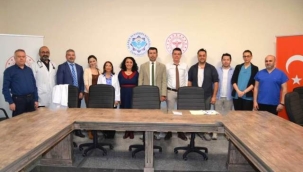 BAŞHEKİM GÜLER, PROFESÖR VE DOÇENT OLMAYA HAK KAZANAN HEKİMLERLE BİR ARAYA GELDİ.    