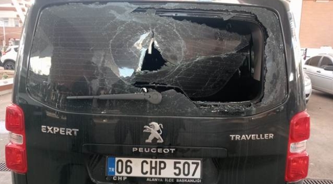 CHP aracına saldırı 