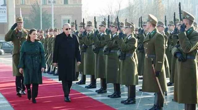 Cumhurbaşkanı Erdoğan, Budapeşte'de resmi törenle karşılandı