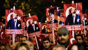 Galatasaray ve Fenerbahçe kafilelerini havalimanında binlerce taraftar karşıladı