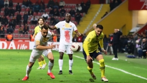 Gol düellosu Fenerbahçe'nin! Batshuayi'nin gecesi