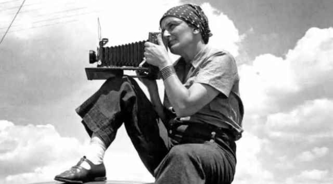 İlk Kadın Savaş Muhabiri ve Fotoğrafçı: Semiha Es (1912-2012)