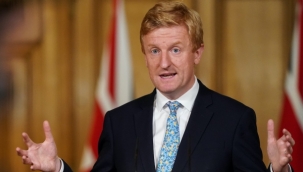 İngiltere Başbakan Yardımcısı halkı mum ve pilli radyo stoklamaları için uyardı