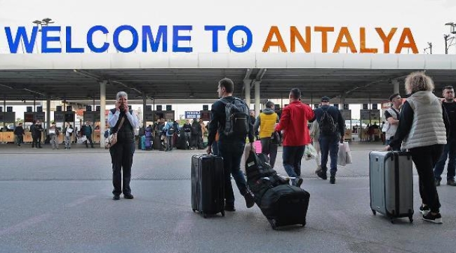 Antalya'da 2023'te turist rekoru kırıldı