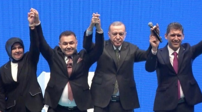 AK Parti'nin Antalya'daki İlçe Aday Tanıtım Toplantısı, Cumhurbaşkanı ve AK Parti Genel Başkanı Recep Tayyip Erdoğan'ın katılımıyla yapıldı.