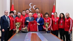 Bahçeli, Avrupa şampiyonu güreşçileri kabul etti
