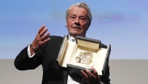 Fransız film yıldızı Alain Delon'un evinde 72 silah ele geçirildi