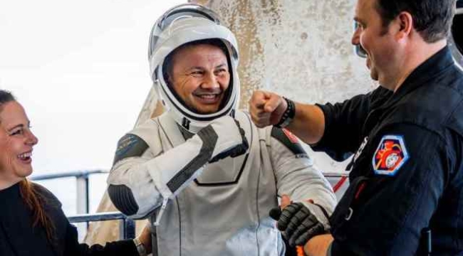 İlk Türk Astronot Alper GezeravcI Dünyaya döndü