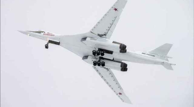 Putin, Tu-160M süpersonik stratejik bombardıman uçağıyla uçuş gerçekleştirdi
