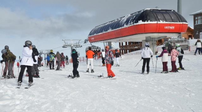 Sarıkamış Kayak Merkezi turistlerin gözdesi oldu