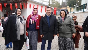 Alanya Belediye Başkanı ve Cumhur İttifakı Alanya Belediye Başkan Adayı Adem Murat Yücel, kırsal mahallelerdeki seçim çalışmalarına devam etti.