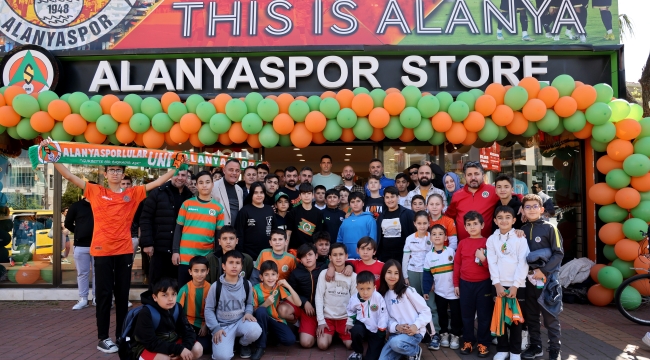 Alanyasporlu futbolculardan imza etkinliği