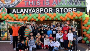 Alanyasporlu futbolculardan imza etkinliği
