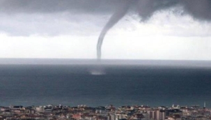 Antalya'da sağanak, fırtına ve hortum: 6 kişi yaralandı, araç, ev ve iş yeri ile seralar hasar gördü