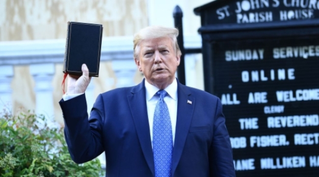 Donald Trump, internet üzerinden İncil satışına başladı