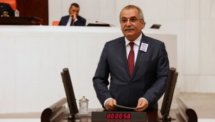 Eski vekil Ahmet Çelik kardeşi tarafından bıçaklandı: Durumu ağır