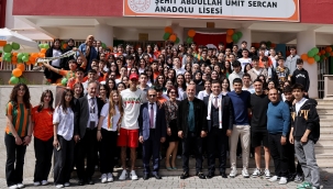 Alanyasporlu futbolcular öğrencilerle buluştu