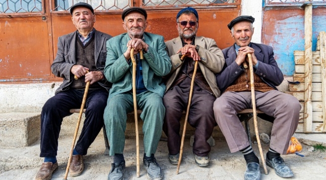 Türkiye'de yaşlı nüfus Cumhuriyet tarihinde ilk kez çift haneyi gördü