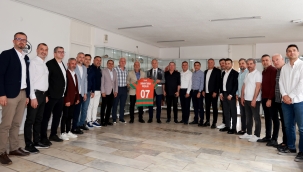 Alanyaspor'dan Belediye Başkanı Özçelik'e 'hayırlı olsun' ziyareti