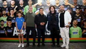 İran Milli Takımı Alanyaspor'u ziyaret etti