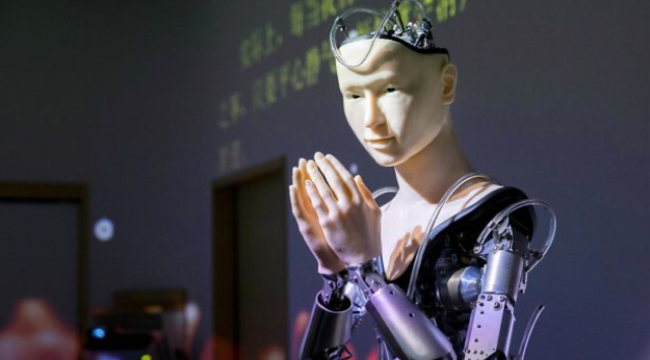 Yapay zeka tarafından geliştirilen rahip kiliseden aforoz edildi: Robotun cevapları cemaati kızdırdı