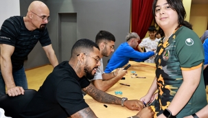 Alanyasporlu futbolcular öğrencilerle buluştu