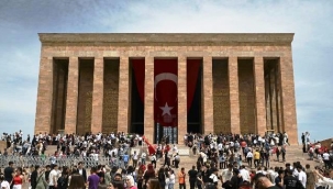 Anıtkabir 19 Mayıs'ta 220 bini aşkın ziyaretçiyi ağırladı