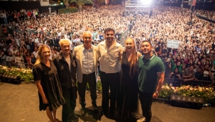 FESTİVALDE SAHNE ALAN DJ GÖKHAN SAKALTAŞ VE KÖFN GRUBU DİNLEYENLERİ COŞTURDU