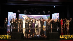 "25. Sadri Alışık Tiyatro ve Sinema Oyuncu Ödülleri" sahiplerini buldu