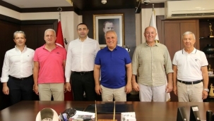 Başkan Erdem bugün, Antalya Milletvekili Aykut Kaya ile emlak ve inşaat sektörü temsilcilerini bir araya getirdi.