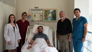 BÖLGEDE BİR İLK: MESANEDEKİ 12 YILLIK CİSİMDEN LAPAROSKOPİK CERRAHİ YÖNTEMLE KURTULDU