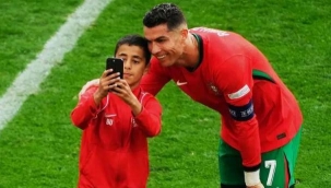 Ronaldo ile selfie çekilmek için sahaya atlayan Berat, EURO 2024'teki tüm maçlardan men edildi