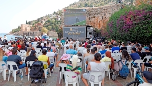 ALANYA'DA DEV EKRANDA MOTOSİKLET YARIŞI HEYECANI