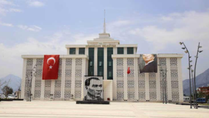 Antalya Döşemealtı Belediye Başkanı'nın makam odasındaki eşyalar haczedildi