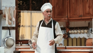 Şener Şen'in oyununa saldırı: Cam şişeler fırlatıldı, seyirciler panik yaşadı