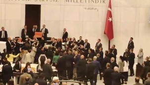 TBMM Genel Kurulu'nda yumruklu kavga