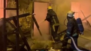 2 gecekondu alev alev yandı