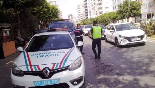Alanya'da jandarma 2 günde 12 aracı trafikten men etti