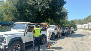Alanya'da jandarma kurallara uymayanlara göz açtırmıyor