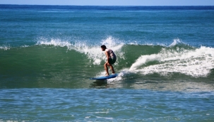 Alanya'da sörfçüler eylülde denizin tadını çıkardı