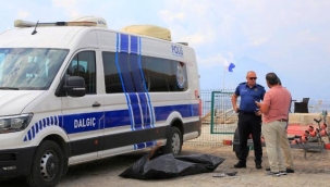 Devriye gezen polis denizde ceset buldu 