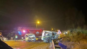 Kamyonet ile ticari araç çarpıştı: 5 yaralı