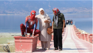 'Örümcek Adam' Türkiye'yi geziyor: 'Burdur Gölü kurumasın'