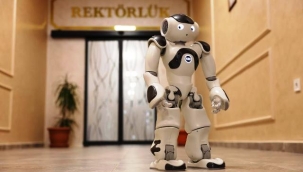 TÜBİTAK destekli robot projesi Rektör Türkdoğan'a tanıtıldı