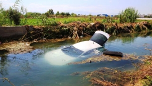  Virajı geniş alınca su kanalına uçtu