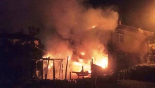 2 katlı evde yangın çıktı