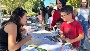 '6. Alanya Kitap Fuarı'nda Hüsniye Kıldırgıcı Baysal'ın kitabına yoğun ilgi 
